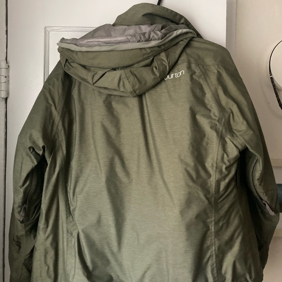 Medium woman’s Burton snowboard jacket. 
Removable inner jacket. - Picture 3 of 4